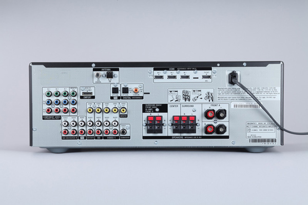 ASCII.jp：3D BRAVIAと組み合わせたい！ ソニー「STR-DH710」 (1/4)