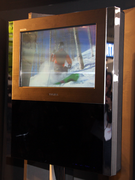 ASCII.jp：新液晶パネルで実現！ 東芝から裸眼3Dテレビが登場