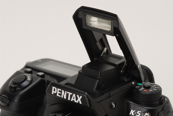 ASCII.jp：14万円でこの性能は凄い!? ペンタックス「K-5」 (1/4)