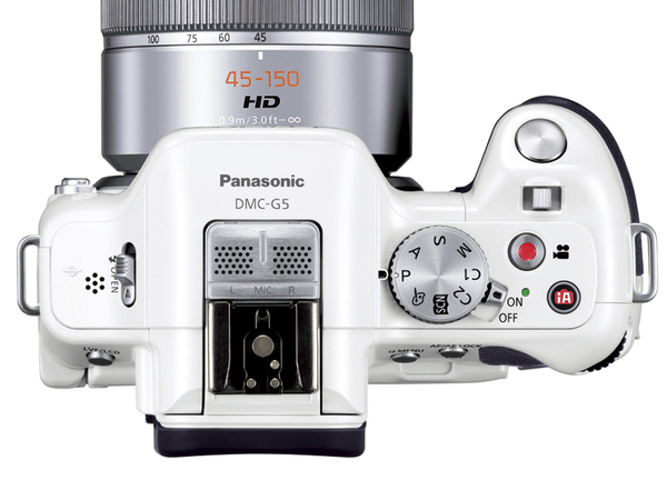 ASCII.jp：ミラーレスでも構えて撮る！ ファインダー重視の「LUMIX G5」