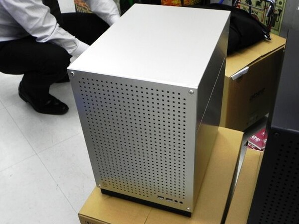 ASCII.jp：HDDを8台搭載可能なアビー製のMini-ITXケース