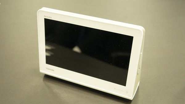 ASCII.jp：屋外でも使用できる！ 東芝がレグザブランドのポータブル