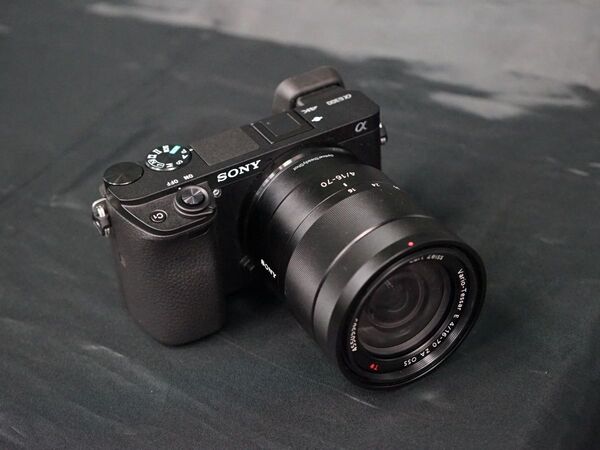 ASCII.jp：ソニーがAPS-C最上位のミラーレス一眼＆フルサイズ用新