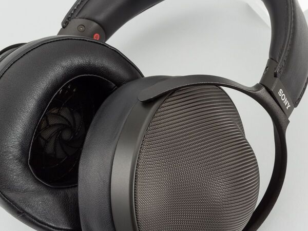 ASCII.jp：20万円超のソニー極上ヘッドフォン「MDR-Z1R」はもはや