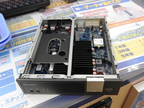 ASCII.jp：約2万円のファンレスベアボーン「DX30」がShuttleから