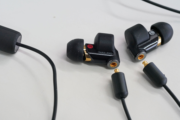 ASCII.jp：他のヘッドフォンも使えるワイヤレスレシーバー「MUC-M2BT1