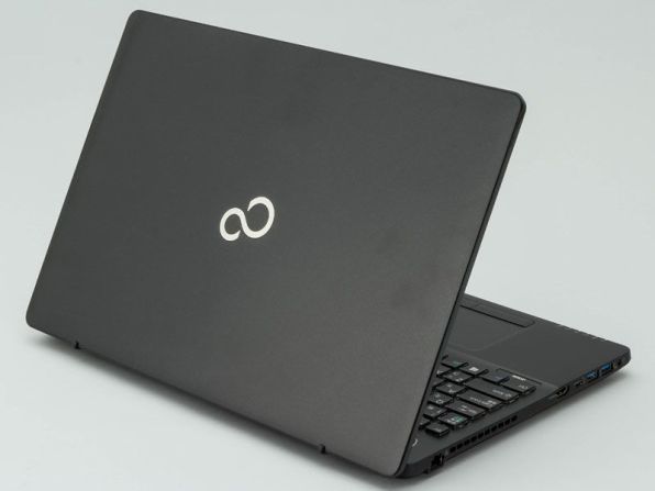 ASCII.jp：15万円台の富士通15.6型ノートは高性能＆タイピング快適で