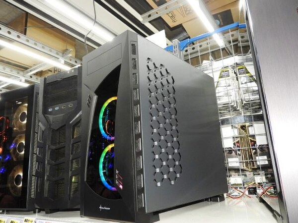 ASCII.jp：アドレサブルRGB LEDファン×3標準装備の安価なPCケース