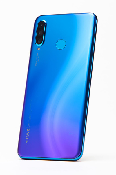 ASCII.jp：超強力コスパなミドルクラス機 au「HUAWEI P30 lite Premium