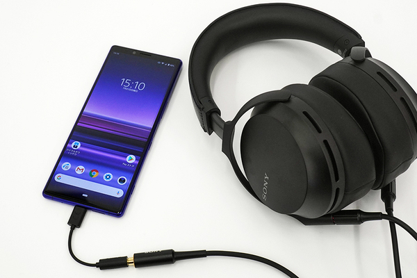 ASCII.jp：ハイエンドの有線ヘッドフォンで立体音響を楽しむ：Xperia