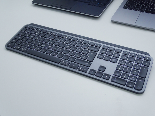 ASCII.jp： ロジクールがワイヤレスキーボード「MX KEYS」を発表、快適