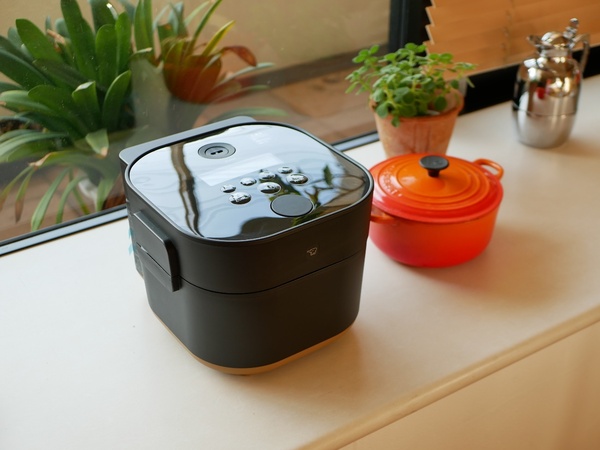 ASCII.jp：スープ作家・有賀薫さん、象印「STAN.」自動調理なべを試す