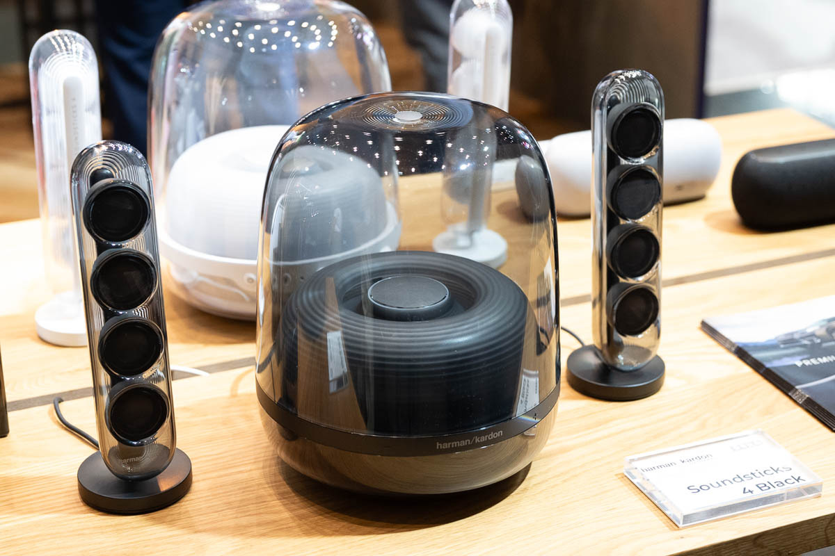 デザインも音もいい! JBLなど未発表の新製品を見てきた - 週刊アスキー