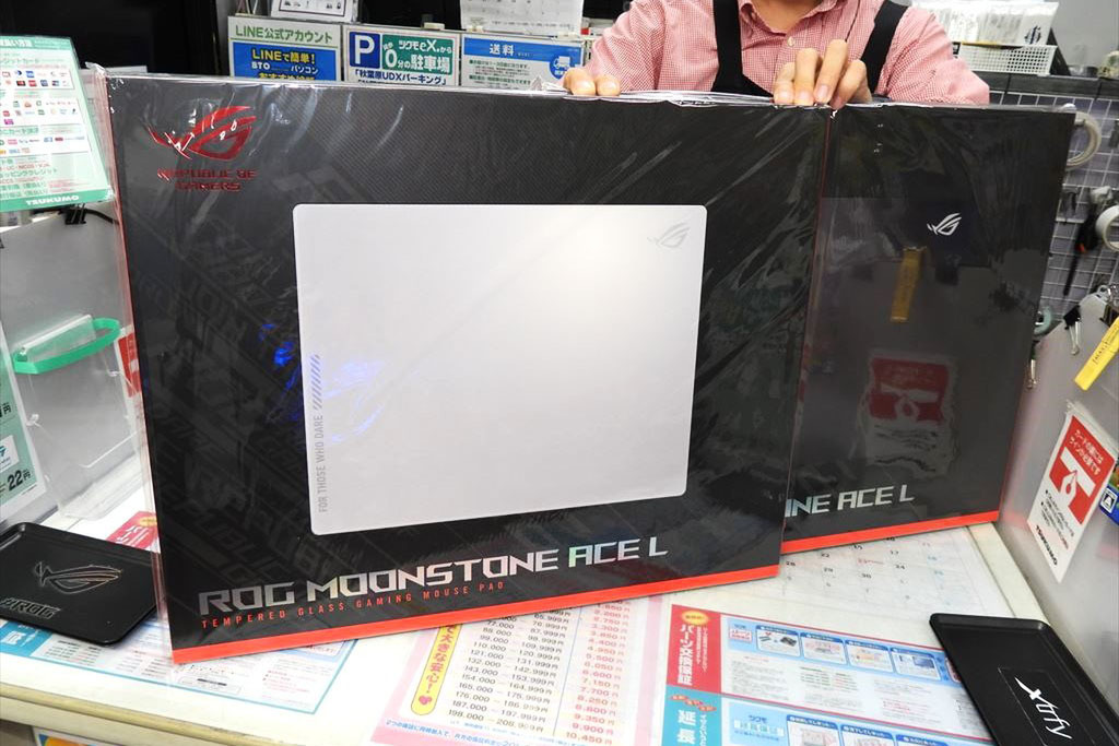 ASCII.jp：ずっしり重い強化ガラス製ゲーミングマウスパッドがASUSから登場