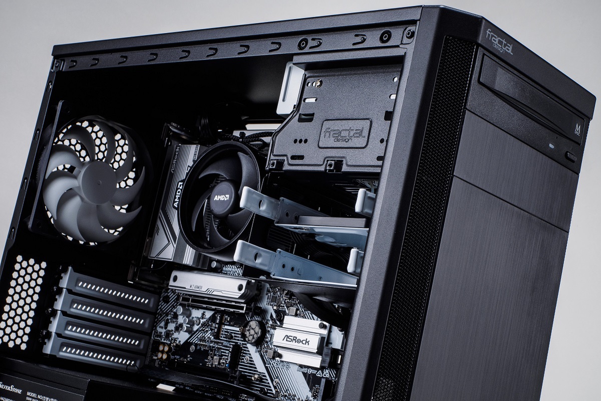 ASCII.jp：グラボなしPCの星、Ryzen 7 8700G搭載PCはフルHDでゲーム