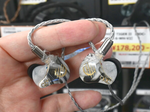 ASCII.jp：抜群のフィット感をもつハイブリッドイヤホン「WHITE TIGER