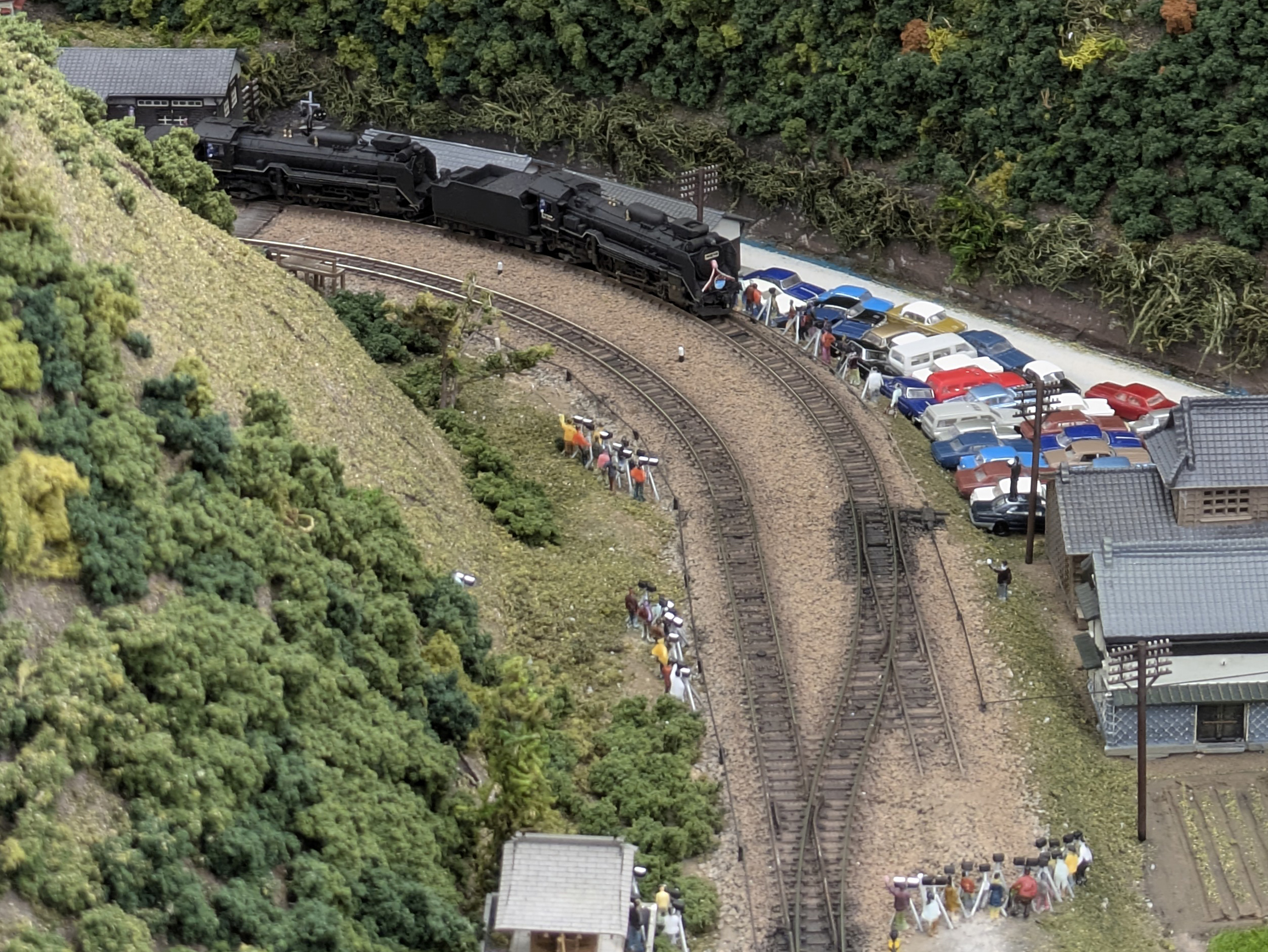 石灰を運んだ懐かしの三重連SLがジオラマに（新見市観光案内所にて期間