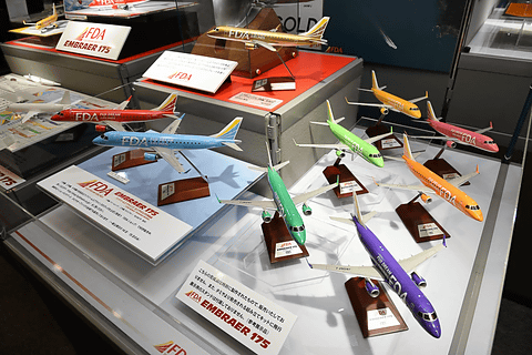 タミヤ、1/100「フジドリームエアラインズ エンブラエル 175」を静岡