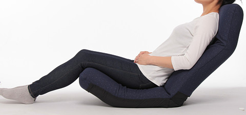 全日空商事、ファーストクラスのシート生地を使った「座椅子」発売