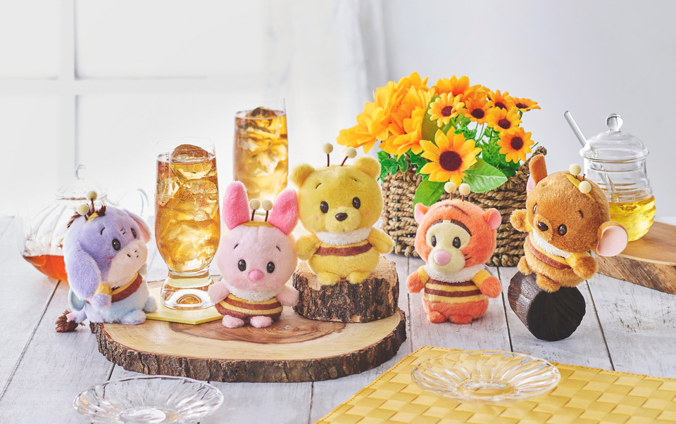 ディズニーストア、ミツバチ姿のプーさんグッズが登場。はちみつの日は