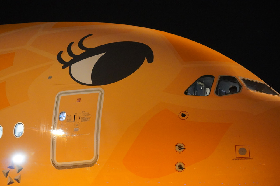 オレンジの“空飛ぶウミガメ”がホノルルへ出発！ ANAのエアバス A380型