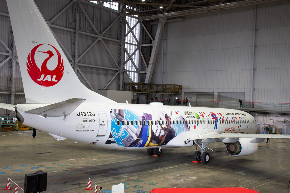 グラスフェザー装備のガンダム（RX-78F00/E）、JALとともに飛ぶ！ 大阪