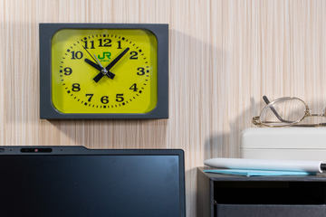 JR東日本「みどりの駅時計」がアラームクロックに！ けたたましく