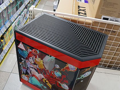 ホロライブEnglish所属「ハコス・ベールズ」のコラボPCケースを実機で