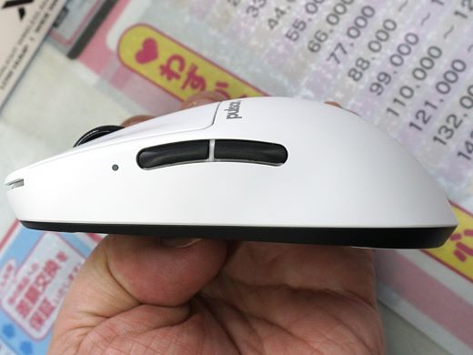 左右対称/両利きデザインのコンパクトなワイヤレスゲーミングマウス