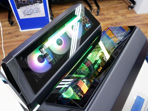 DeepCoolの近未来デザインケースにASRock「Z790 Taichi」を組み込んだ