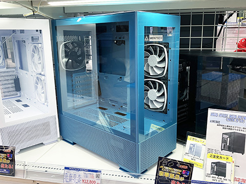 フロント・サイドにガラスパネルを備えたATXケース「SKY TWO」が