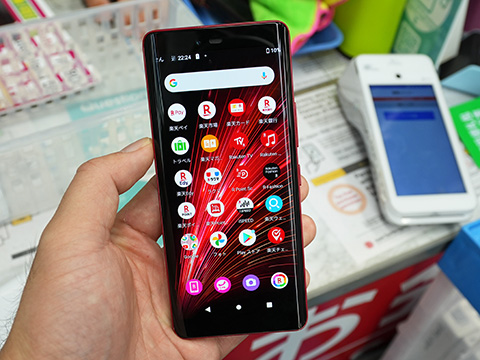片手で持ちやすい「Rakuten Hand 5G」が5,980円から！イオシスに中古品