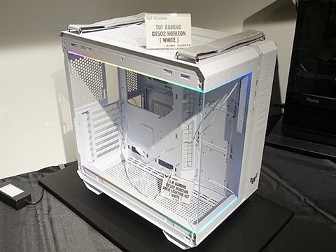 ASUSのピラーレスPCケース「TUF Gaming GT502 Horizon」が登場