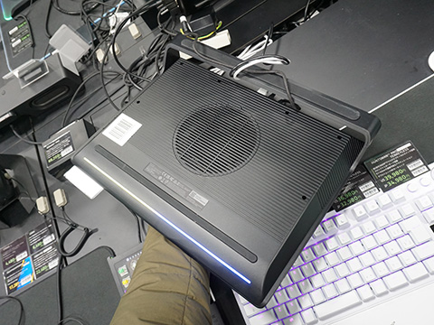 Razerの高機能ノートPC冷却台「Razer Laptop Cooling Pad」が登場