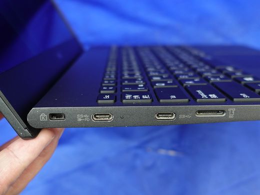 第10世代Core/16GBメモリ搭載のNEC軽量13.3インチノートが49,800円