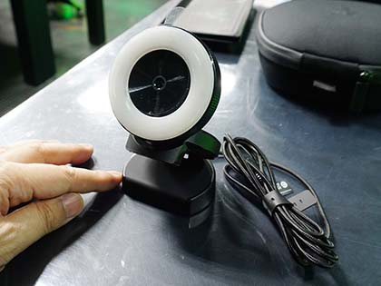 LEDリングライトを備えた配信向けWebカメラ「Razer Kiyo」が発売