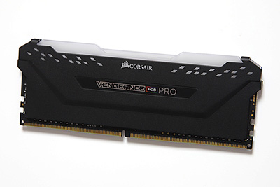 大型ライトバーが鮮やかに光る、CORSAIRのRGB LEDメモリ「VENGEANCE