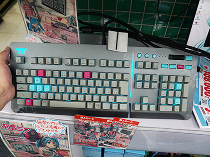 初音ミクコラボのThermaltake製ゲーミングキーボードが発売、実売