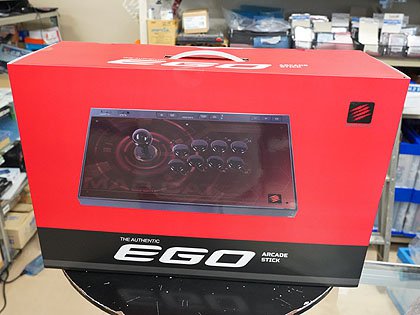 Mad Catzのアケコン「EGO Arcade Stick」が発売、三和電子製パーツ採用