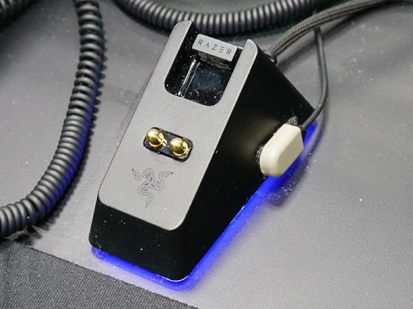 Razerのサイドボタン変更可能マウス「Naga Pro」に充電ドック付き