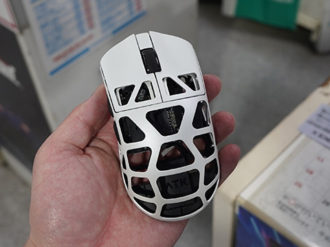 マグネシウム合金製の軽量マウス「ATK FIERCE X」が発売、8Kポーリング