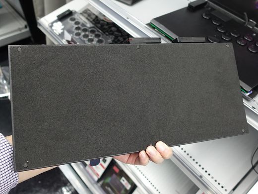 カスタム可能な拡張ボタンも備えたレバーレスアケコン「Hit Box ULTRA