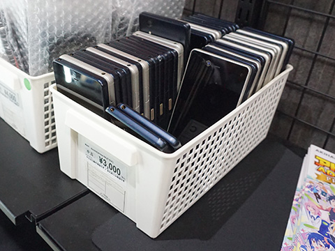 5.2インチAndroidスマホ「arrows NX F-01K」が3,000円、秋葉原で中古品