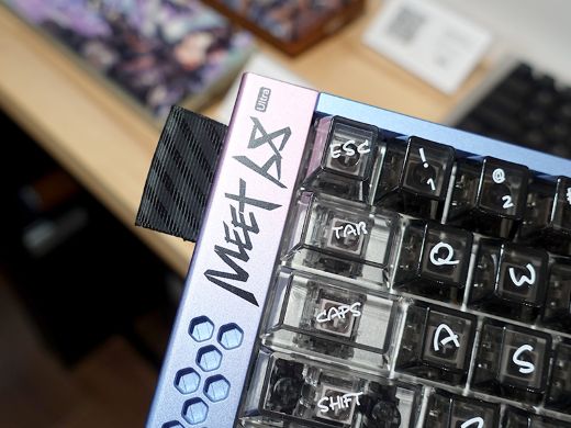 美しいグラデーションカラーが特徴のラピトリ対応ゲーミングキーボード