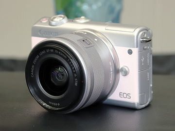 ピンクのミラーレス「EOS M100(PK)」1,000台限定。5.5万円のKissデジも
