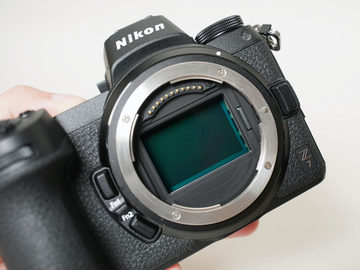 小寺信良の週刊 Electric Zooma!】ボディ、レンズともに容赦なし