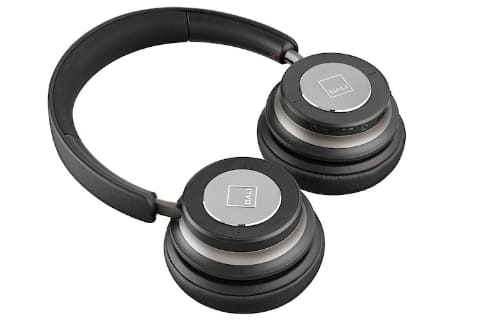 DALI初のヘッドフォン「IO」。「スピーカー同様のクラス最高サウンド