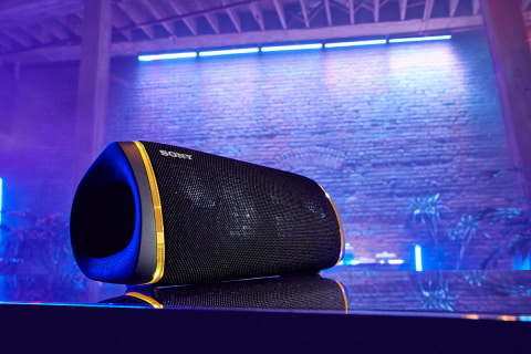 ソニー、非対称形ユニットで高音質化した“光る”Bluetoothスピーカー