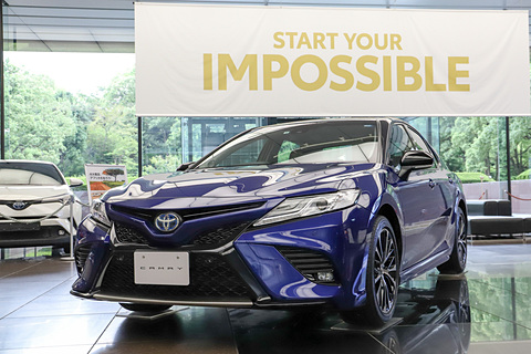 トヨタ、新開発のショックアブソーバーを搭載した「カムリ WS」説明会