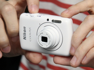 ファーストインプレッション】ニコンCOOLPIX S01 - デジカメ Watch Watch